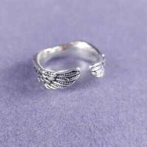 🦅 Bird Wings Wrapped Gothic Biker Ring – Size 9 (Unisex)